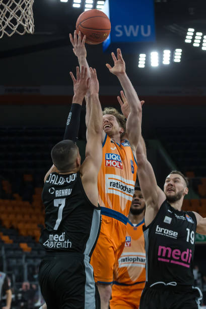 同时在防守 同时在防守