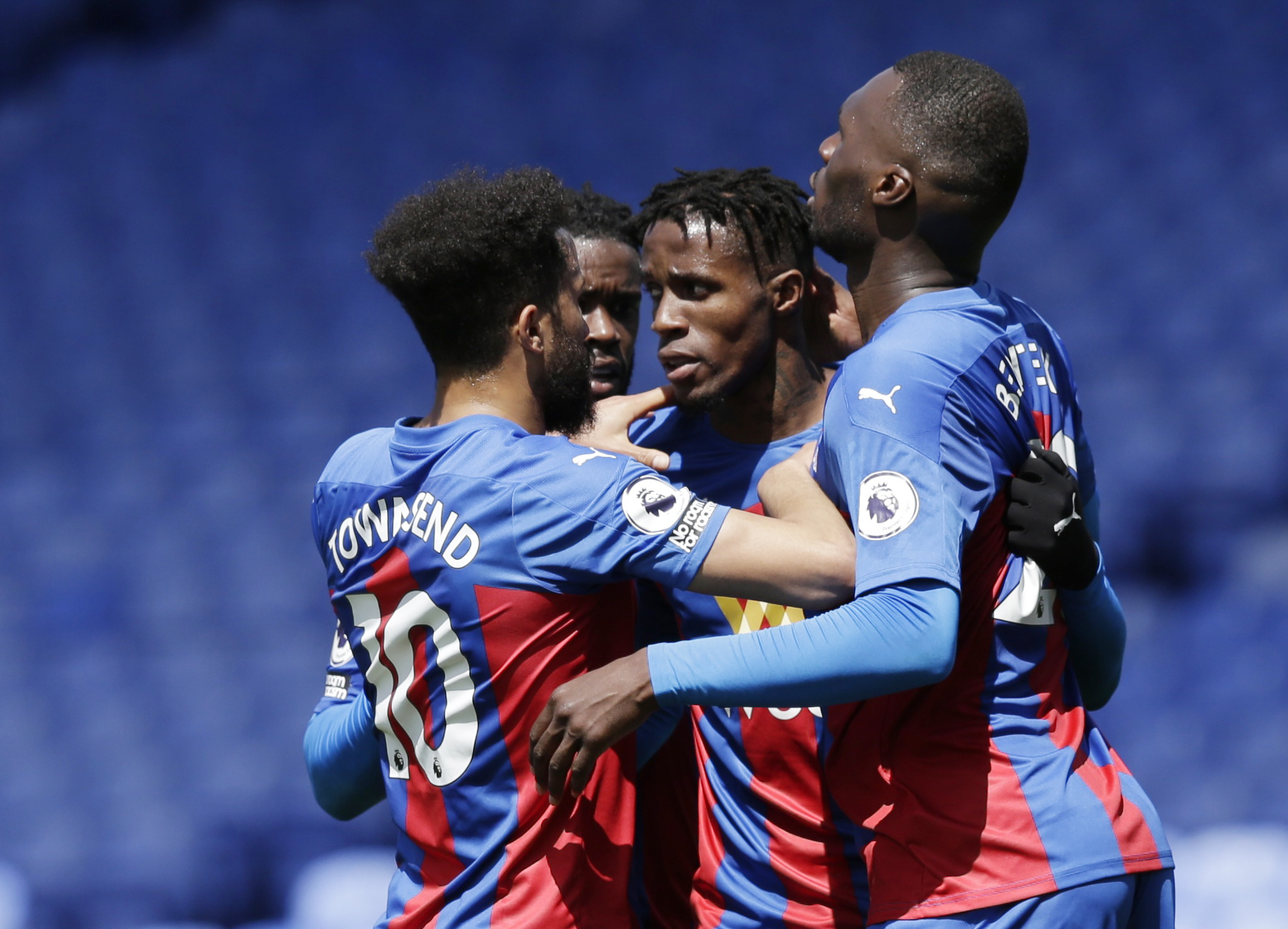 并在对抗中 并在对抗中